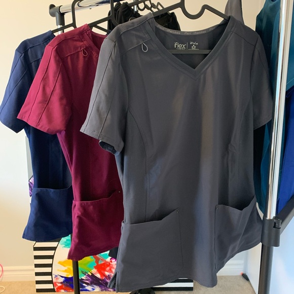 Cherokee Infinity x Duke V-Neck Top - Picture 2 of 2